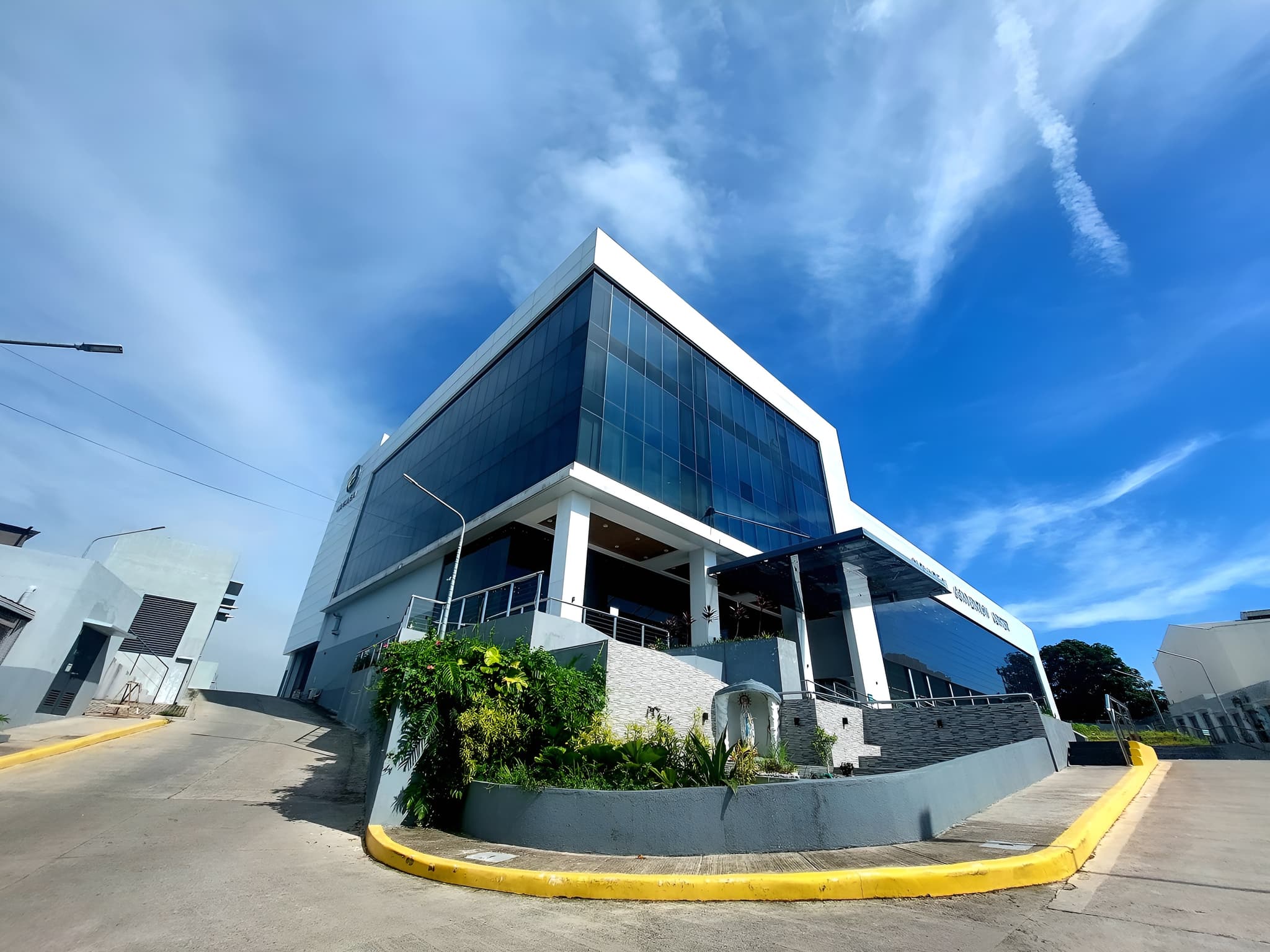 Exterior of the inaugurated NOVADECI Convention Center