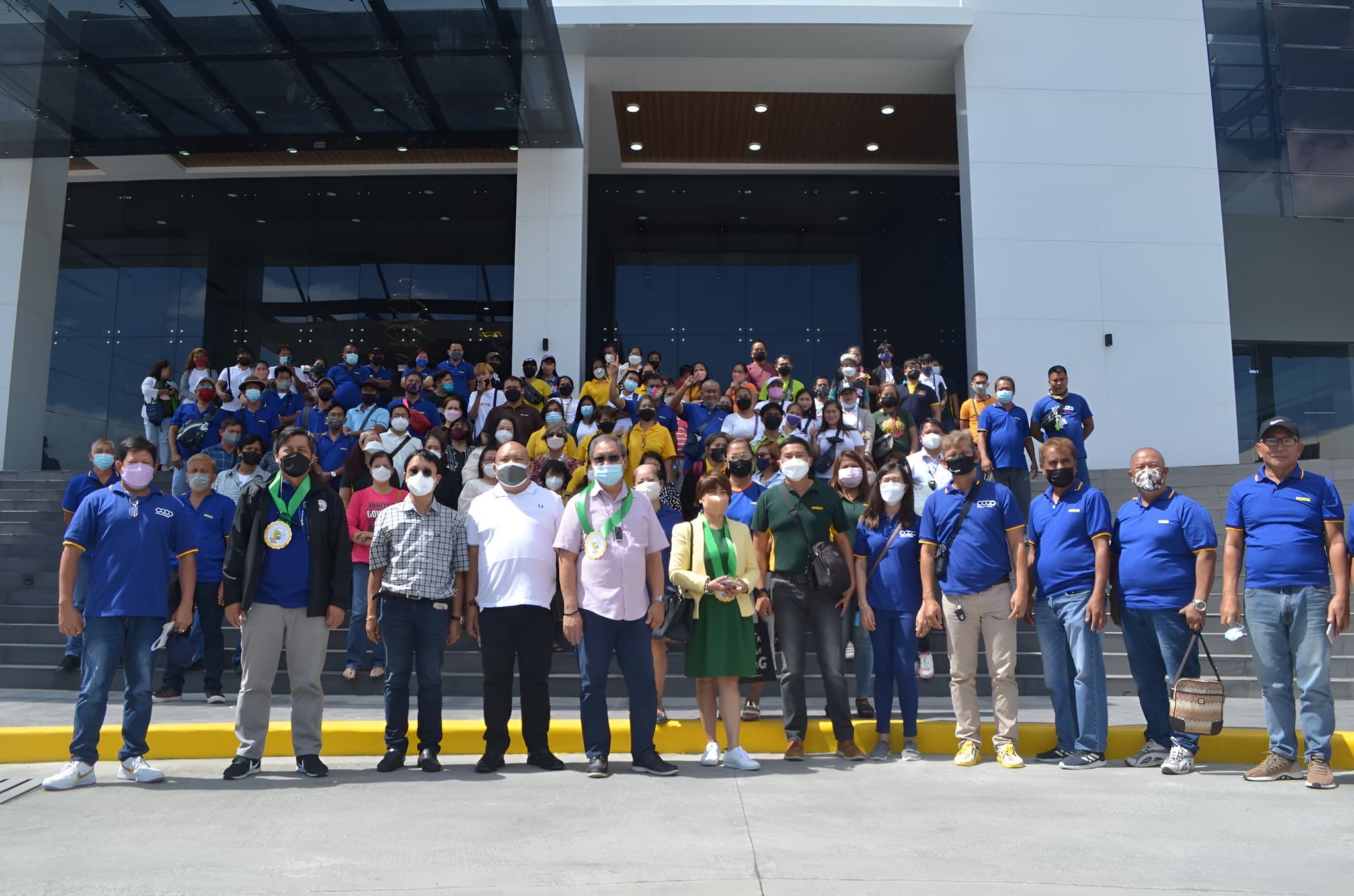 Members of the NOVADECI Transport Cooperative gathered for a group photo